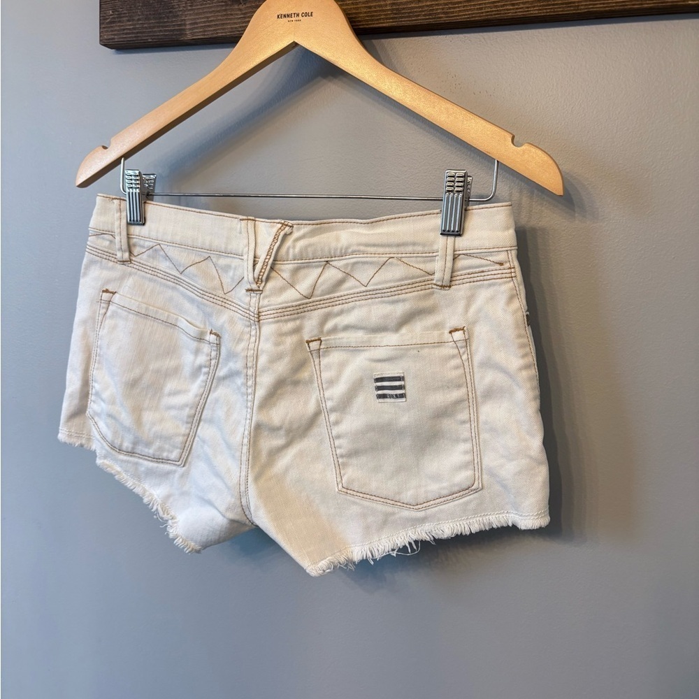 Roxy Low Rise Frayed Hem White Jean Shorts size 27 - Picture 5 of 12